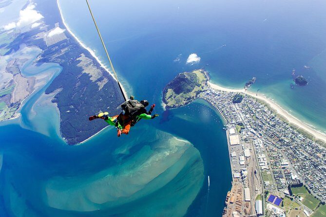 15,000ft Tandem Skydive in Bay of Plenty - Freefall From 15,000 Feet, Canopy by 5000ft: The Pace of the Jump