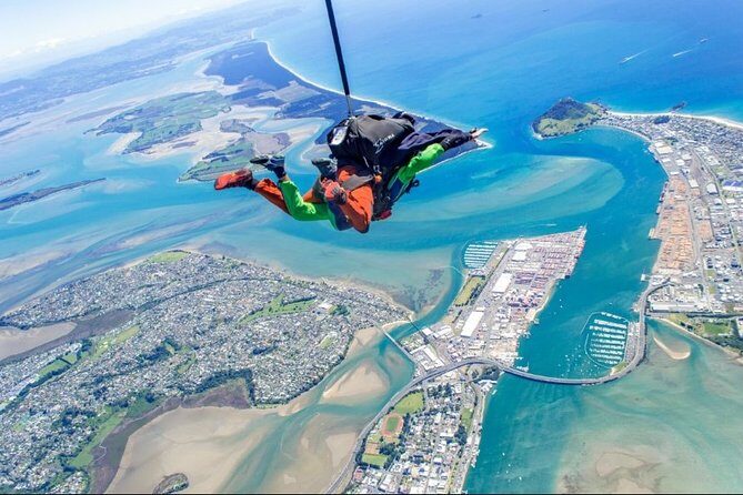 15,000ft Tandem Skydive in Tauranga - Bay of Plenty - Parachute timing at 5,000ft—and the 5-minute canopy ride