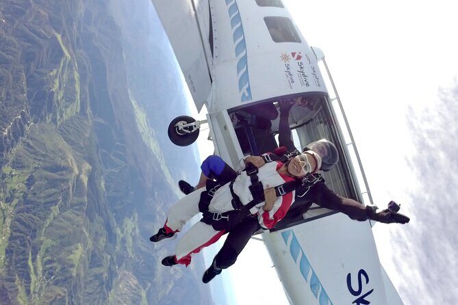 18,000ft Tandem Skydive over Abel Tasman - From Motueka to the Plane: How the Day Feels Before Takeoff