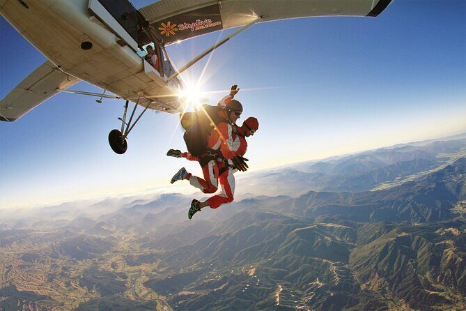 18,000ft Tandem Skydive over Abel Tasman - Freefall Up to 80 Seconds: Cold Air and How to Stay Focused
