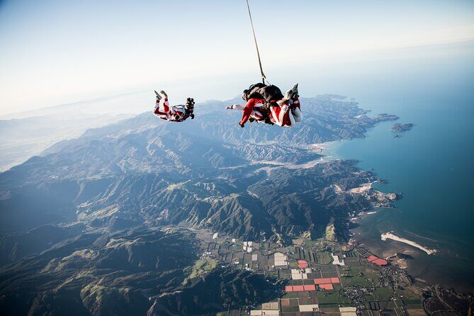 18,000ft Tandem Skydive over Abel Tasman - Parachute Time Over National Parks: When You Can Finally Look Around