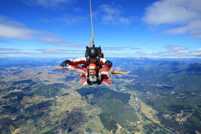 18,000ft Tandem Skydive over Abel Tasman - Photography Package: Optional, But Think About It Beforehand