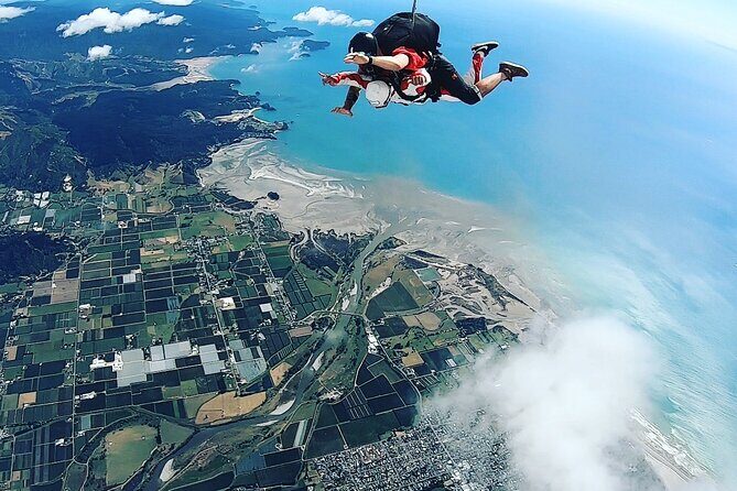 18,000ft Tandem Skydive over Abel Tasman - Tandem Instructor Control: Why This Feels Safer Than DIY