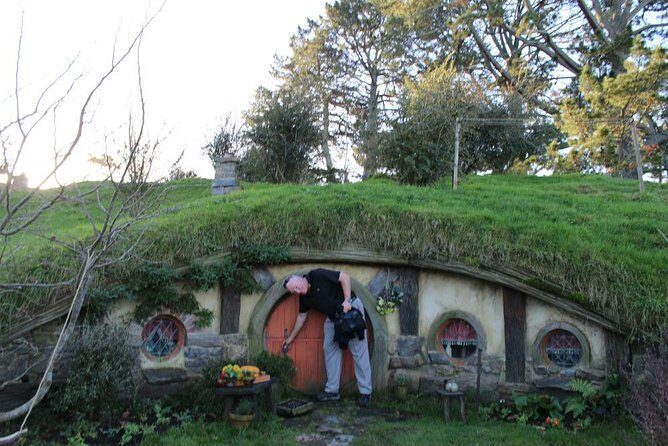 2-Day Hobbiton, Rotorua, Waitomo Caves Tour from Auckland with Accommodation - Hobbiton Movie Set: The Shire Experience, Done Like a Real Outing