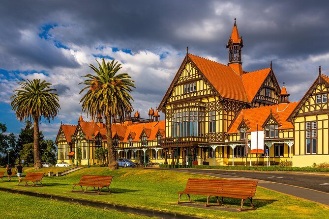 2 Day Waitomo Caves, Hobbiton Movie Set and Rotorua Tour from Auckland - Day 2: Hobbiton Movie Set in the Shire, then back to Auckland
