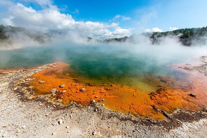 3 Day Waitomo Caves, Hobbiton Movie Set and Rotorua Tour from Auckland - Day 1: Waitomo Glowworm Caves and Rotorua’s Te Puia Tour