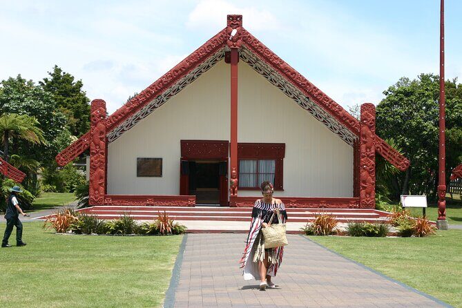 5-Day Bay of Islands, Auckland, Hobbiton, Rotorua & Waitomo Tour - Value for money: how the included tickets change the math