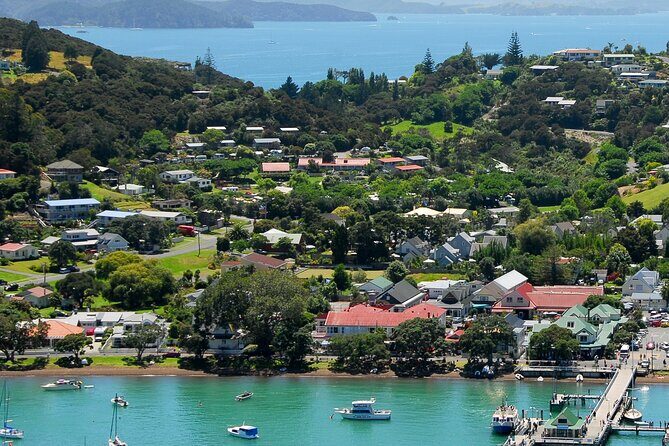 5-Day Bay of Islands, Auckland, Hobbiton, Rotorua & Waitomo Tour - Day 1: Auckland to Paihia, then Russell and a cruise for Hole in the Rock