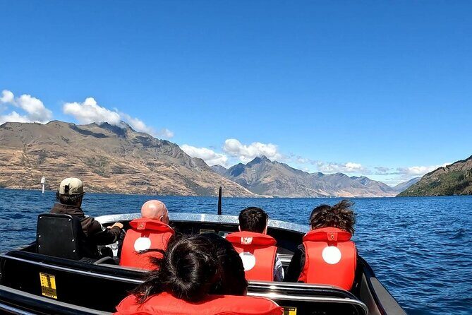 6 Day South Island New Zealand Private Tour from Auckland - Day 1 in Christchurch: Kaikōura wildlife or Akaroa French coast