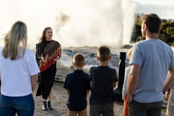 7 Hours Te Puia Rotorua Tour from Tauranga with Concert - Te Puia and Pohutu Geyser: The Main Event, Up Close