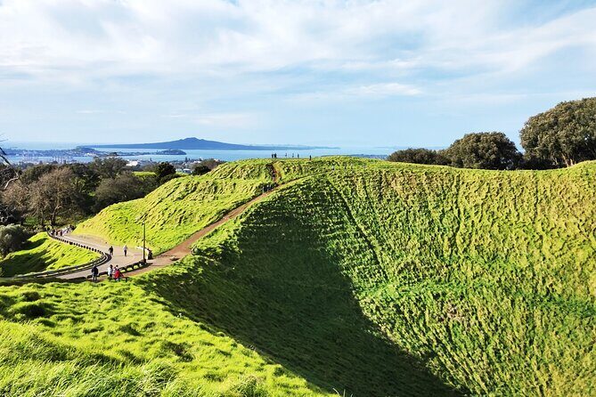 9 Day South to North Island NZ Private Tour from Queenstown - Christchurch Choices: Kaikoura or Akaroa (and how to decide)