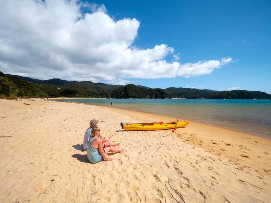 Abel Tasman National Park: Cruise, Kayak, & Hike Tour - Split Apple Rock and the catamaran cruise: your scenic warm-up