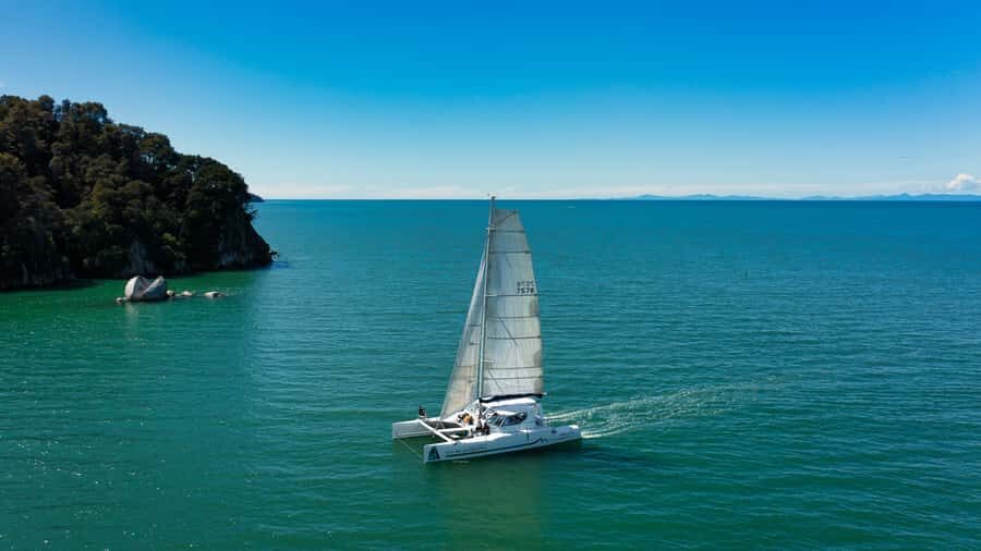 Abel Tasman National Park: Sailing and Self-Guided Walk - Kaiteriteri to Anchorage Bay: the 2.5-hour sail that sets the tone