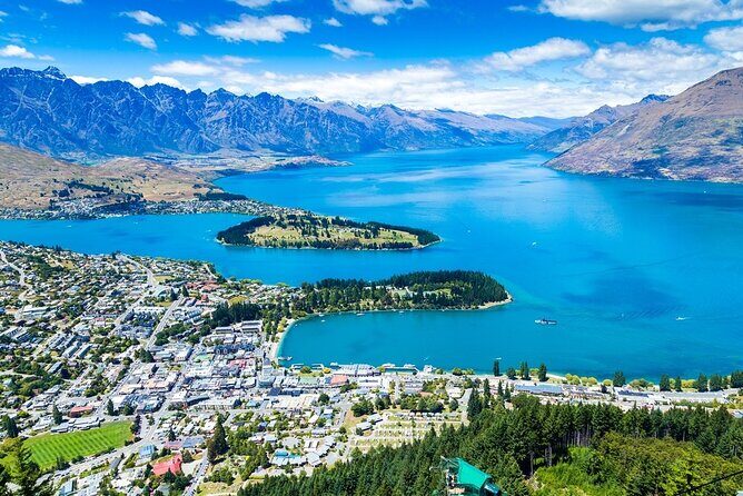 Arrival Private Transfer from Airport CHC to Christchurch in Business Car - Timing That Matches Real Flights: 60 Minutes Waiting + Flight Tracking