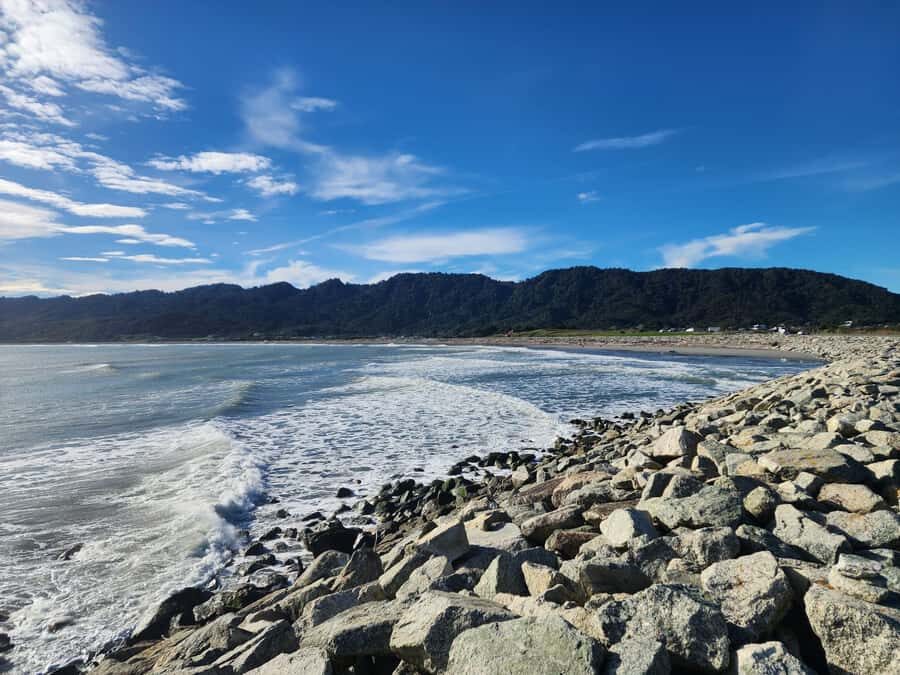 Arthur’s Pass Tour From Christchurch via CHC-GRZ TranzAlpine - Onboard highlights: Lake Brunner, Otira tunnel, and Cobden views