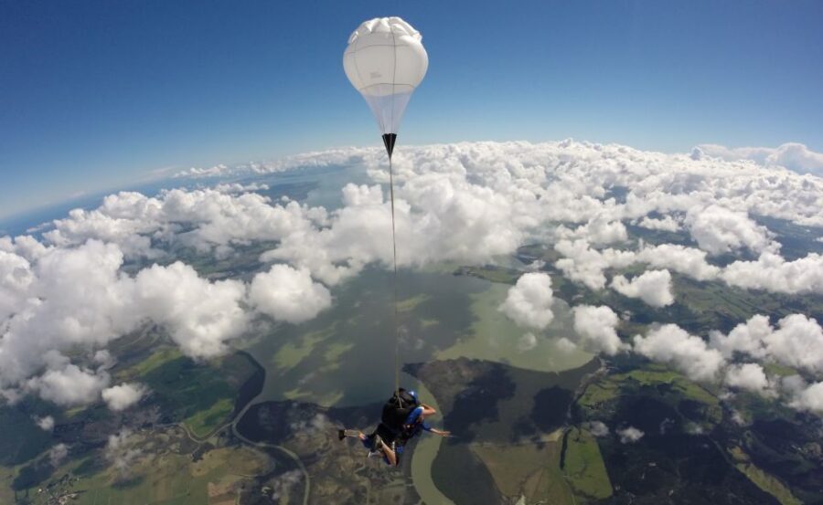 Auckland: 13000, 16000, or 18000-Foot Tandem Skydive - What Up to 75 Seconds of Freefall Feels Like