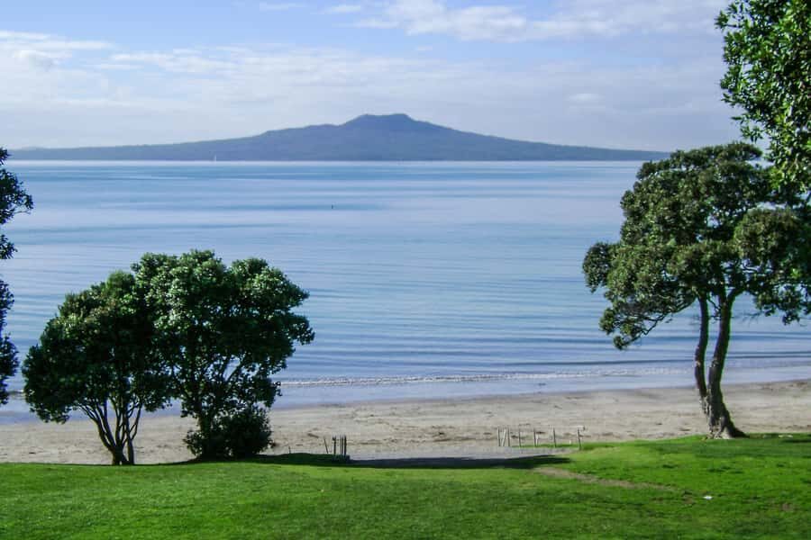 Auckland City, Beaches & Rainforest Premium Small Group Tour - Auckland in one day: city views to black sand, with rainforest in between