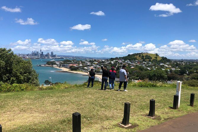 Auckland City Private Tour for Couples. Be chauffeur driven with added extras. - Entering Auckland on the volcanic side: Mount Eden and Bastion Point