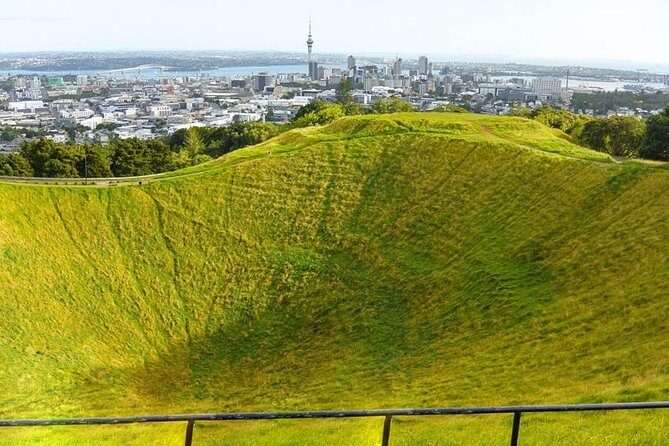 Auckland City Tour — One Day The Ultimate Auckland Experience - Getting picked up and staying on track