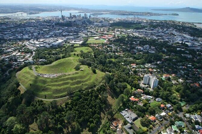 Auckland City Volcano & Scenic Highlights Tour - Starting at Quay Street and scoring the Harbour Bridge view first