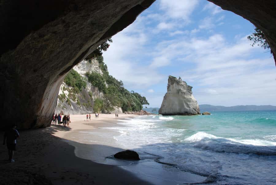 Auckland: Coromandel Day Tour including Hot Water Beach - The Mercedes van route: comfort, photo stops, and real travel time