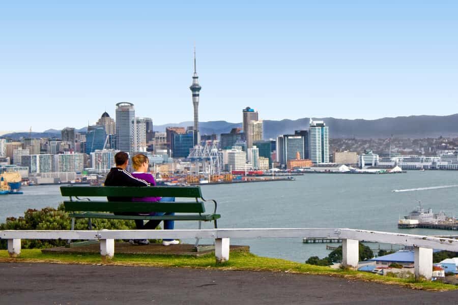 Auckland: Guided Small Group City Discovery Tour - Queen Street to The Domain: A fast primer on how Auckland sits