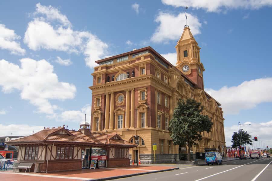 Auckland: Guided Small Group City Discovery Tour - Devonport and Mount Victoria: The summit that explains the map