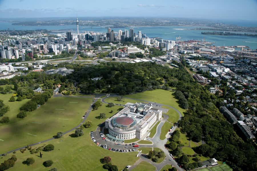 Auckland: Guided Small Group City Discovery Tour - Harbour Bridge to the North Shore: Beach time with real viewpoints