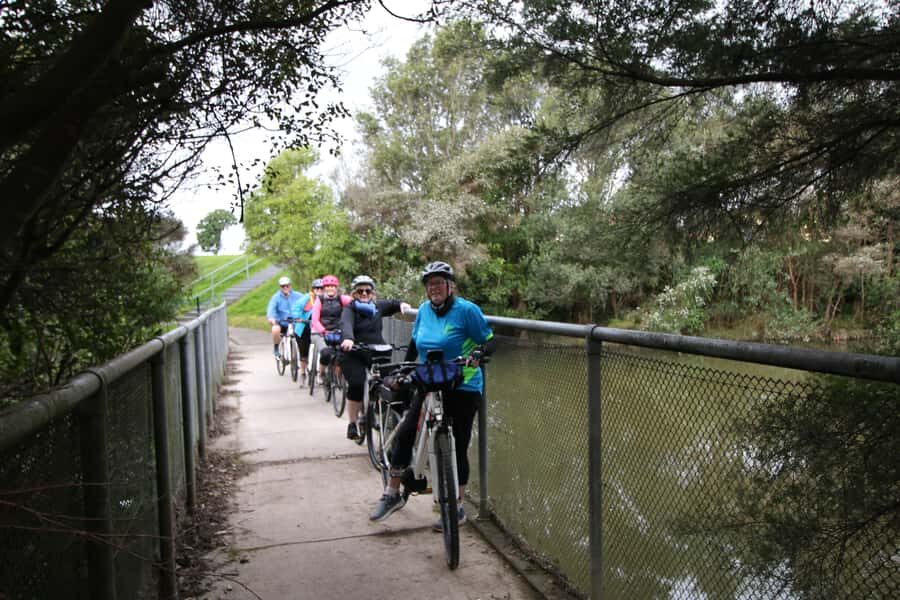 Auckland Half-Day Ebike Tour Excursion - Western Springs at sunrise hours: lake views and an easy pause