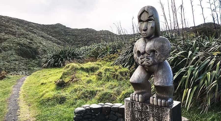 Auckland: Piha Beach, Rainforest, & Mount Eden Private Tour - Kauri, nikau, and a hidden waterfall: what the rainforest time feels like