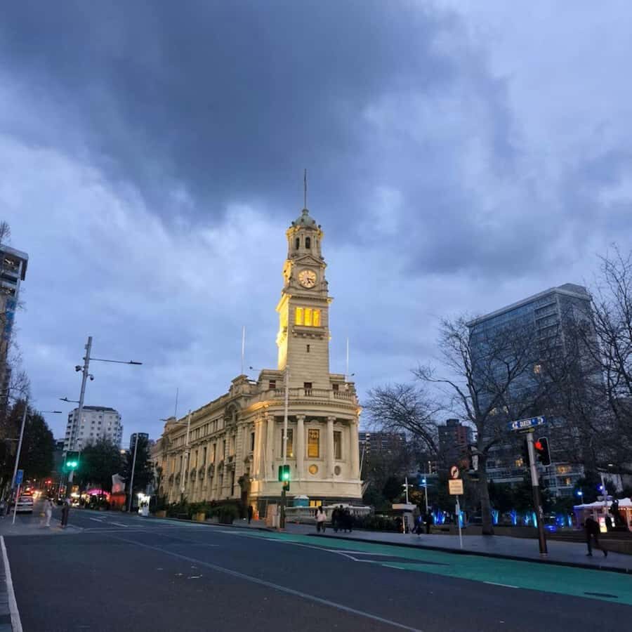 Auckland: Private Walking Tour with a Local - How long should you book: the 2 to 6 hour choice