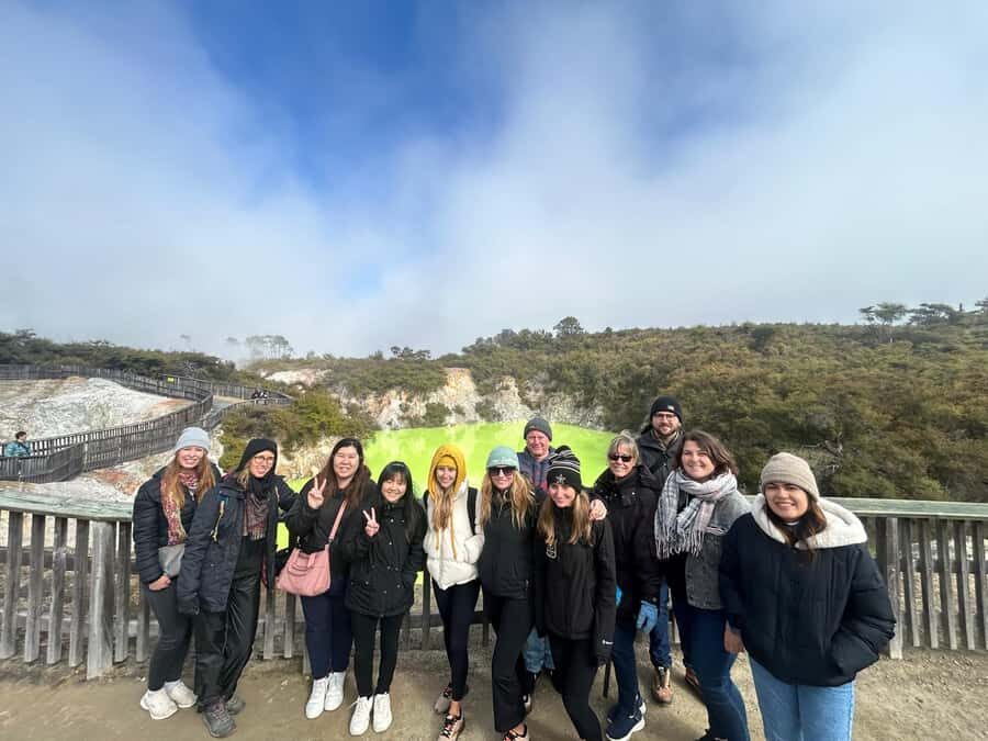 Auckland: Rotorua Highlights inc Wai-O-Tapu & Polynesian Spa - Guide quality and group size: why the ride makes a difference