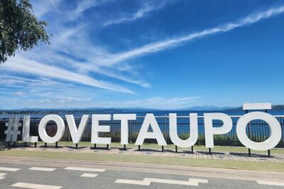Auckland: Rotorua, Taupo, Waiotapu & Huka Falls Private Trip - Starting in Auckland: Picking Up, Then Getting Rolling