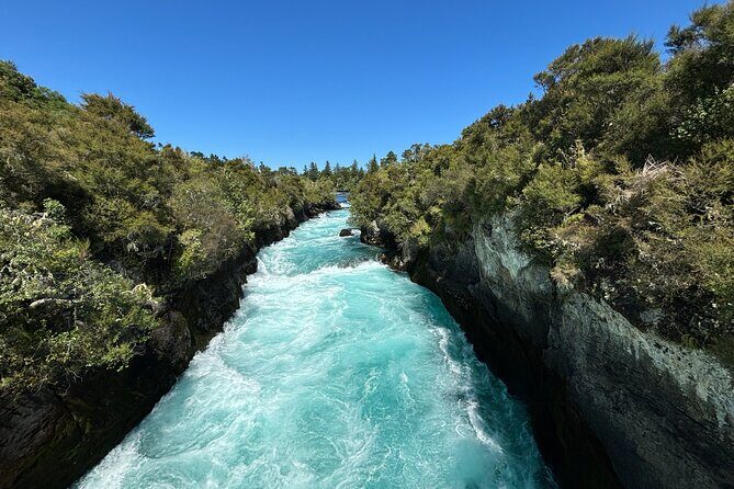 Auckland: Rotorua, Taupo, Waiotapu & Huka Falls Private Trip - Taupo town and lake time: where the tour gives you breathing room