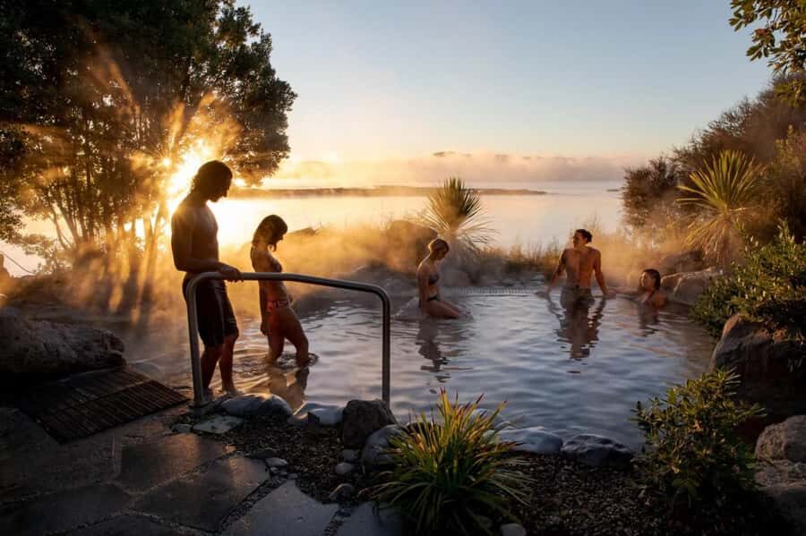 Auckland: Rotorua Wai-O-Tapu & Activity Combinations - Rotorua culture in the afternoon: Te Puia and Whakarewarewa choices