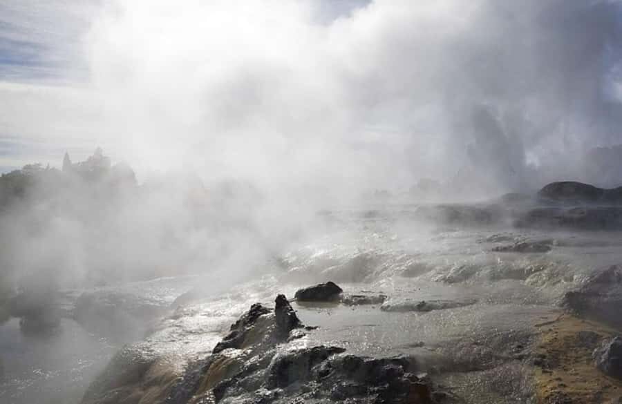 Auckland: Rotorua Wai-O-Tapu & Activity Combinations - Small group feel and the guides who keep it on track