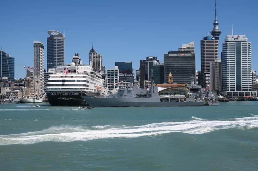 Auckland: Scenic Harbour Cruise with Live Commentary - Boarding at Z Pier: Finding the Right Red Boats Fast