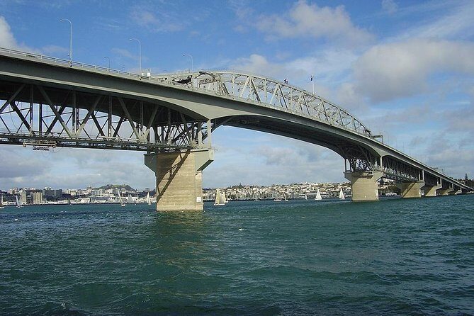 Auckland Scenic Tour : Must-See Sights in Half Day - Auckland Harbour Bridge Photo Time Without the Guesswork