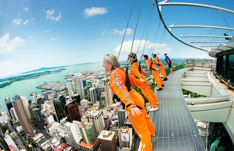 Auckland: Sky Tower SkyWalk - 192m High Edge Walk - The 90-minute rhythm: from briefing to edge time