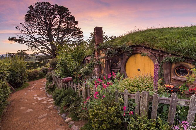 Auckland to Rotorua via Hobbiton Small Group Tour (One Way) - The one-way plan that saves you time and stress