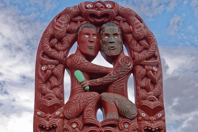 Auckland to Rotorua via Waitomo Caves Small Group Tour (One Way) - Stop in Pirongia: coffee break plus Land Wars context