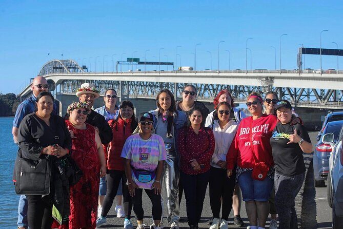 Auckland Urban Māori Experience with Transportation - Supporting Local Artisans: Buying Treasures With Real Community Impact