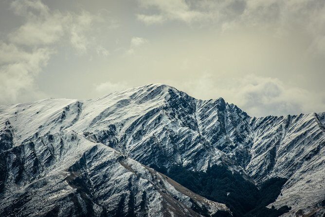 AuthenticAs Discover Queenstown - Professional Photography & Exclusive 4WD Tour - Lake Hayes: Quick Mountain Views Across the Water