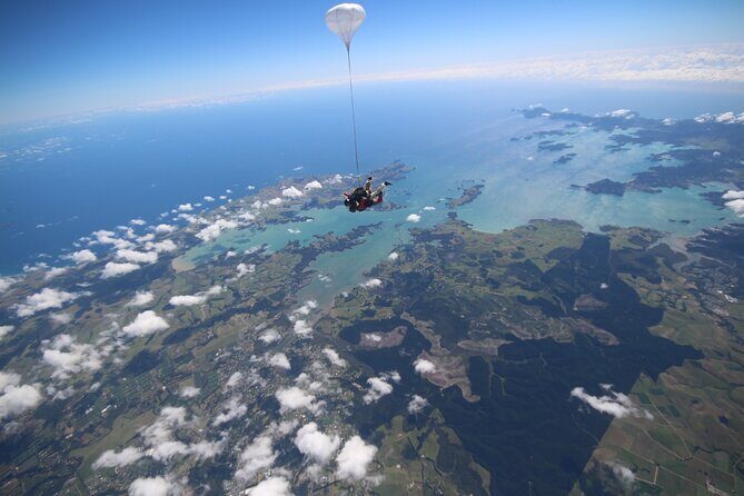 Bay of Islands: 12,000ft Skydive - Getting to the skydive: pickup from Paihia and Kerikeri