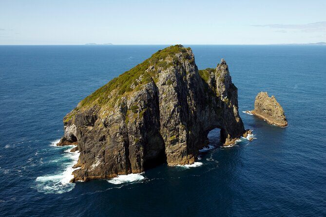 Bay of Islands and Hole in the Rock Scenic Helicopter Tour - The pilot narration: how you’ll get more than scenery