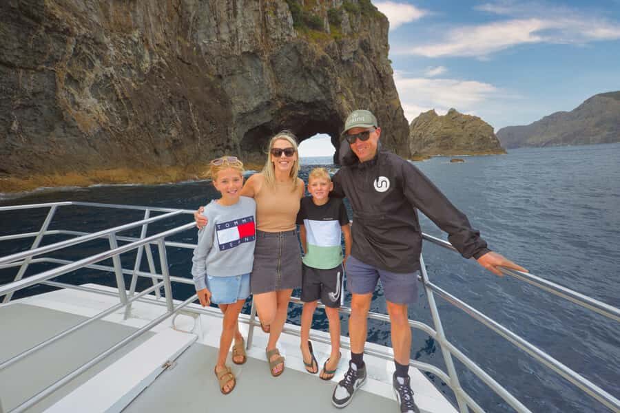 Bay of Islands: Discover the Bay Cruise with Island Lunch - The 4.5-hour flow: boat time, island time, then back again