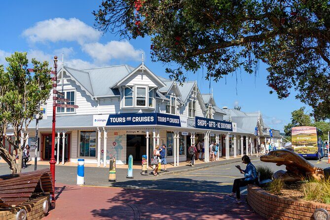 Bay of Islands Heritage Experience from Auckland incl. Waitangi & Russell - Coffee Breaks on the Way North: Small Stops, Real Fuel