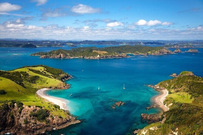 Bay of Islands Private Tour - Hole in the Rock: seeing it from the water is the whole point