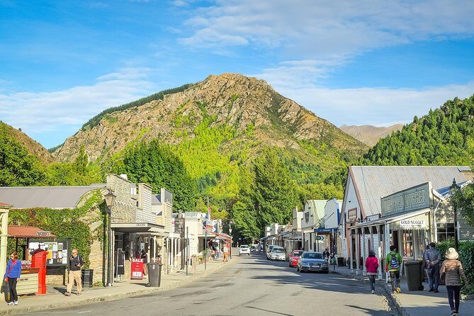 Best of Queenstown Guided Tour with Wine Tasting & Boat Cruise - Queenstown Hill to Shotover River: the fastest way to get the big picture
