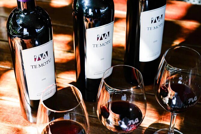 Boutique Waiheke Island Wine, Gin and Food Tour - Stop 1 on the route: Te Motu Estate and Bordeaux-style wines